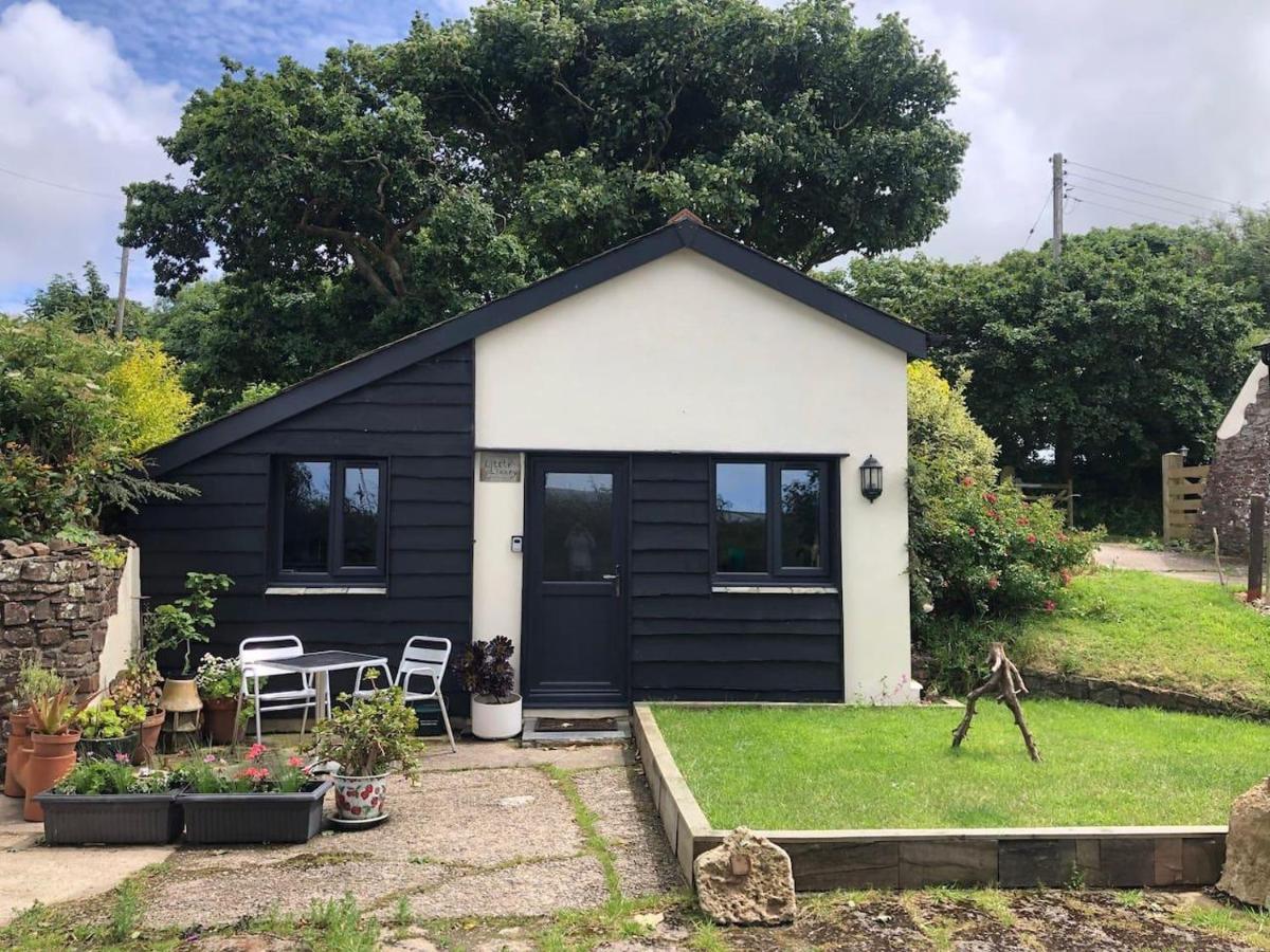 Cosy Near Hartland Village *