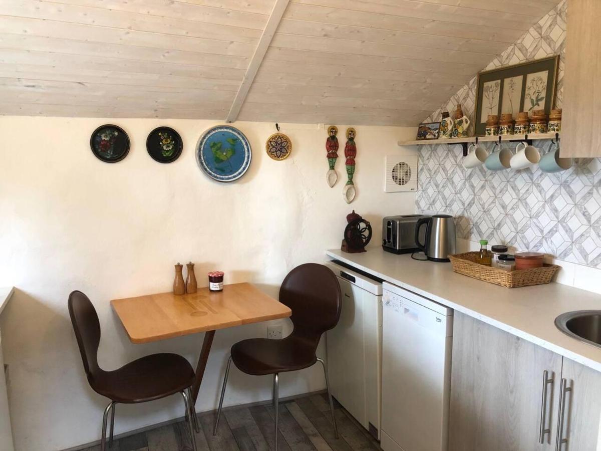 Cosy Near Hartland Village